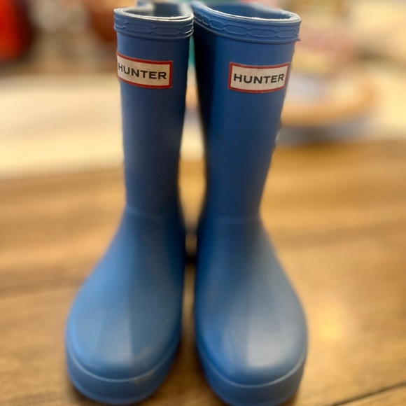 Blue hunter rain boots. - Picture 2 of 2